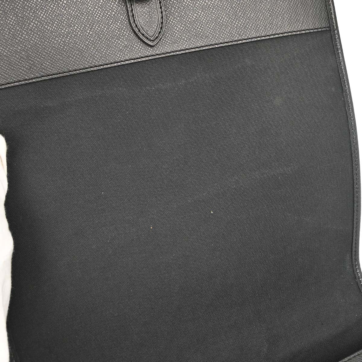 Louis Vuitton 2010 Black Taiga Andrei Shoulder Bag M32482