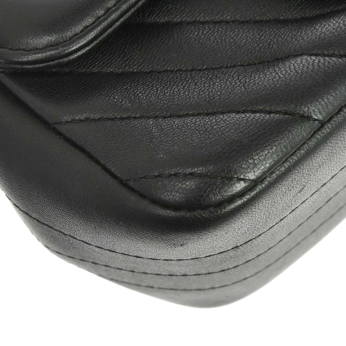 Chanel 2017-2018 Black Lambskin Chevron Mini Classic Square Flap Shoulder Bag 17