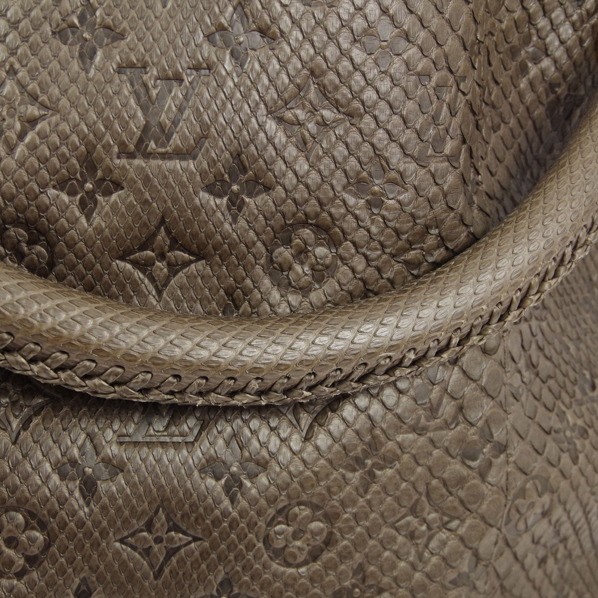 Louis Vuitton * 2010 Gris Monogram Exotic Artsy MM M90886