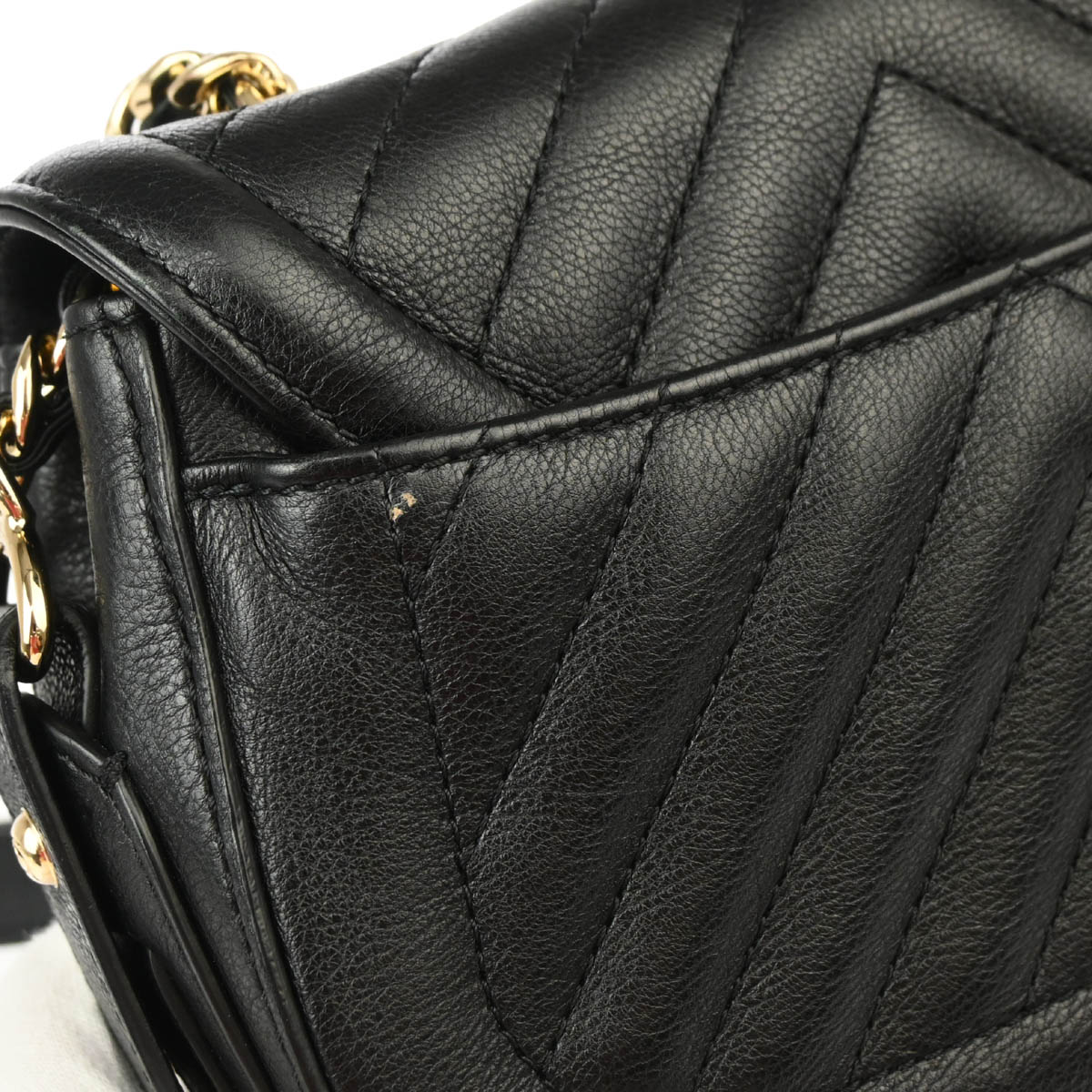 Chanel 2018-2019 Black Calfskin Chevron Filigree Shoulder Bag