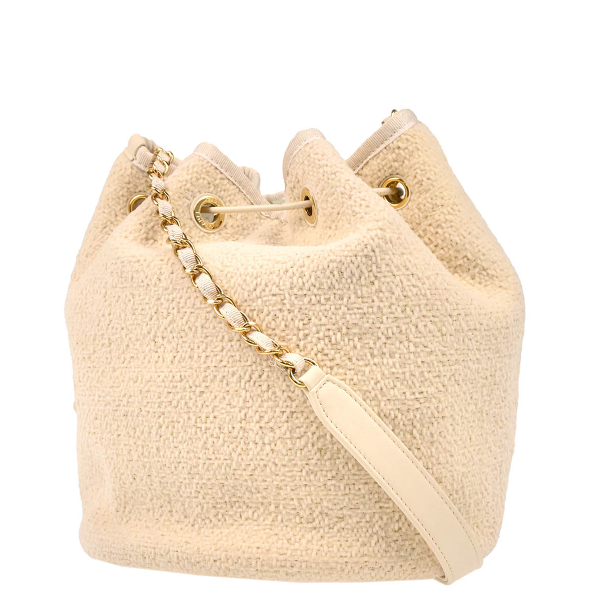 Chanel 2019 White Fabric Deauville Drawstring Bucket Shoulder Bag