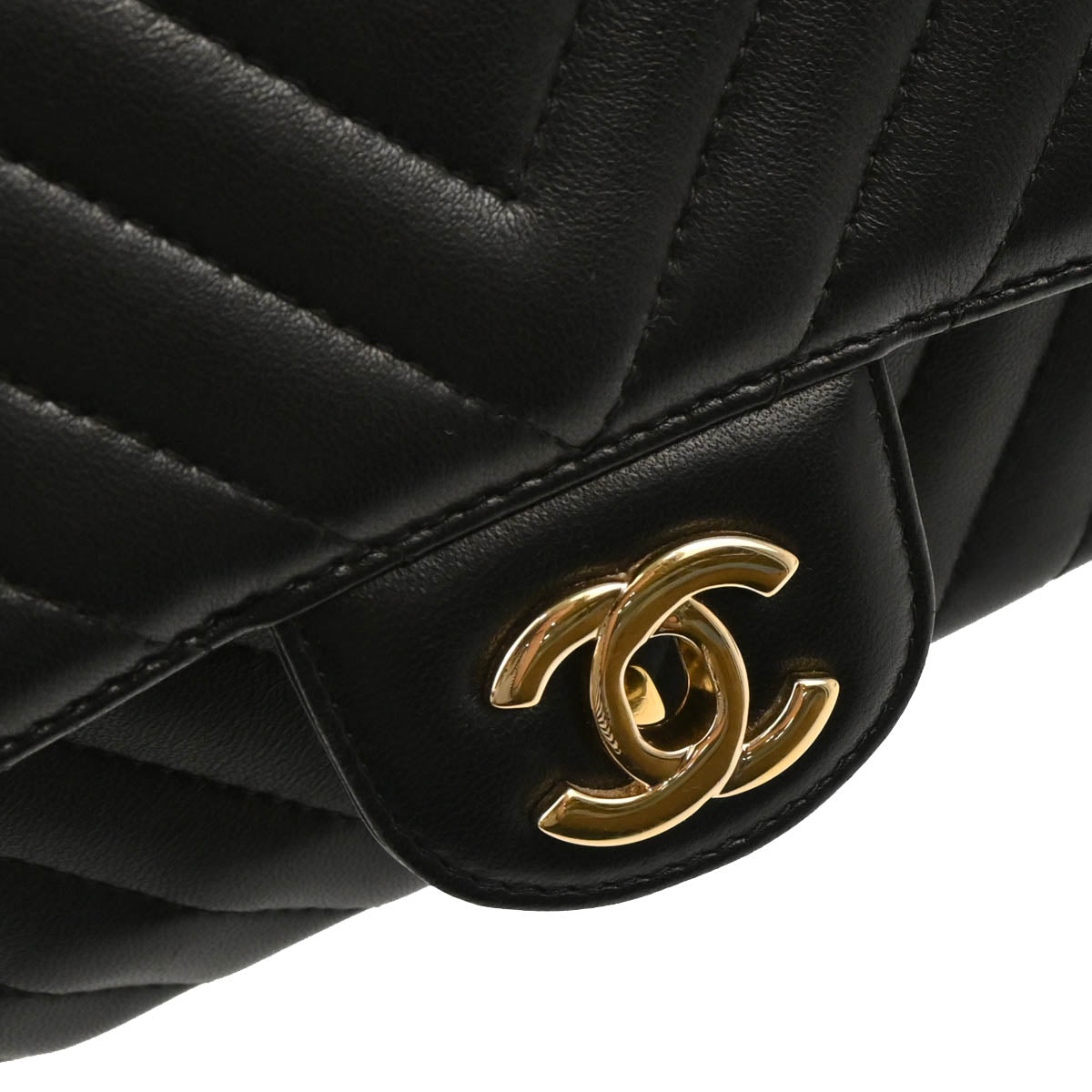 Chanel 2017-2018 Black Lambskin Chevron Chain Shoulder Bag