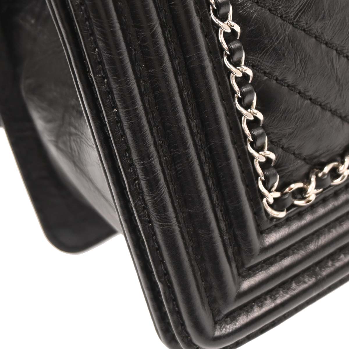 Boy Chanel Black Calfskin Chevron Medium Shoulder Bag
