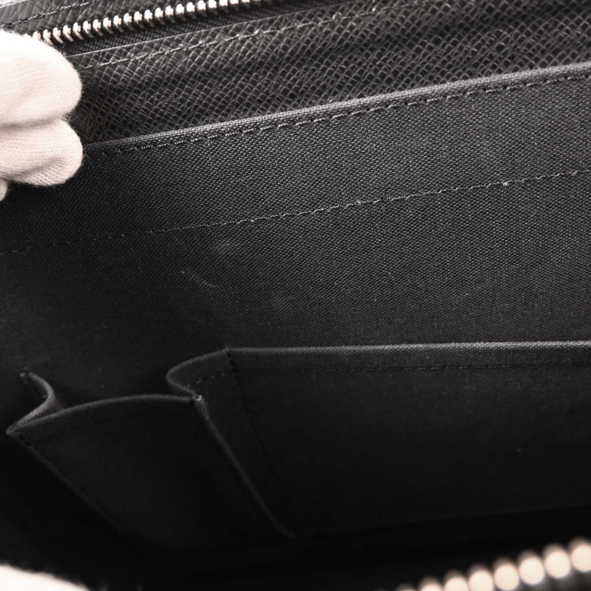 Louis Vuitton Black Taiga Lozan Briefcase Handbag M30052