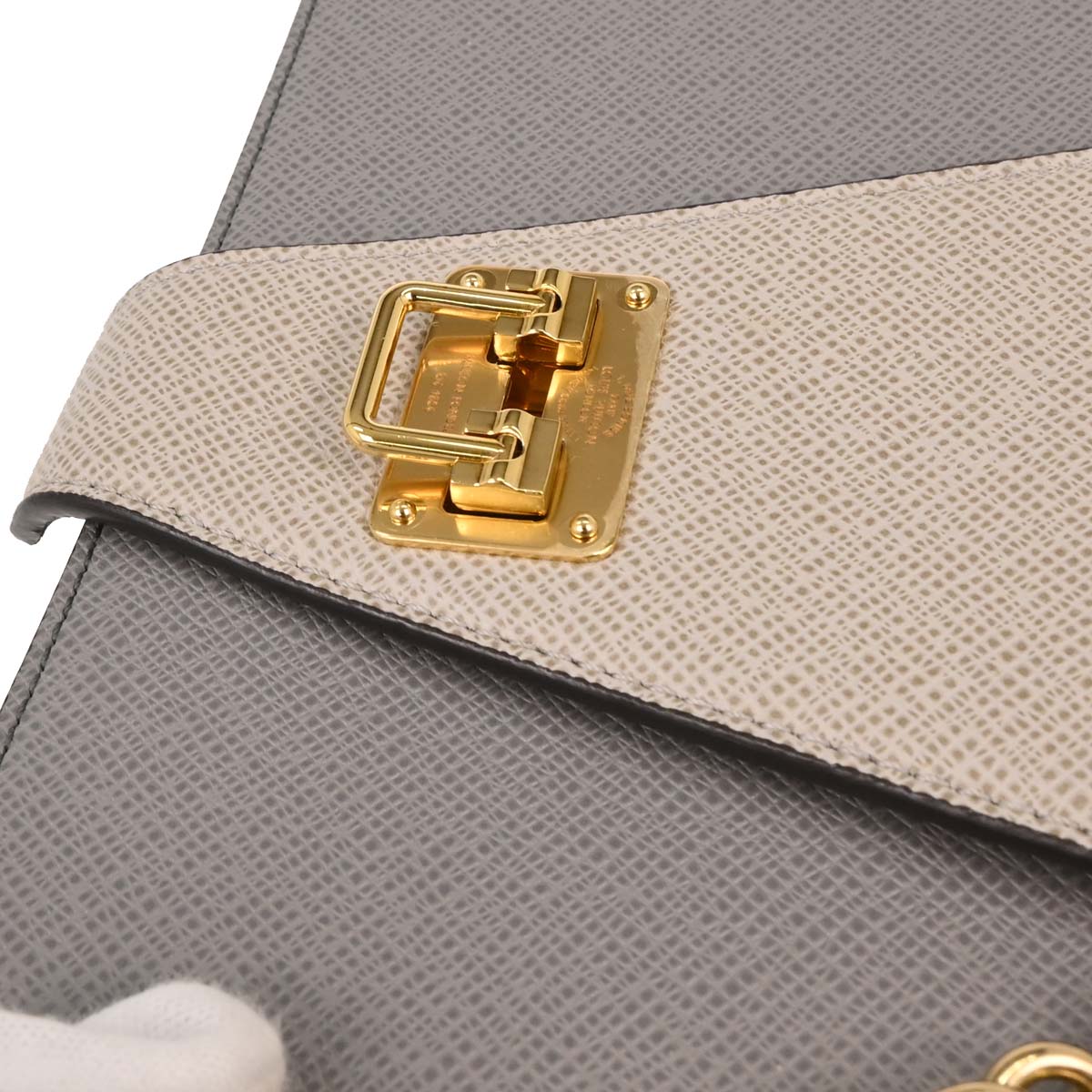 Louis Vuitton 2018 Gray Taiga Trapeze Shoulder Bag M53813