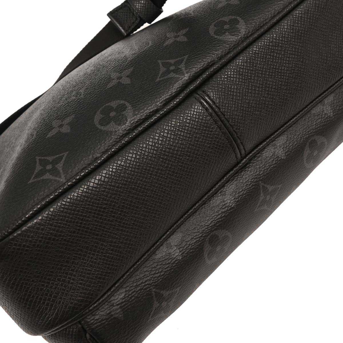 Louis Vuitton 2019 Taigarama Monogram Outdoor Messenger PM M30233