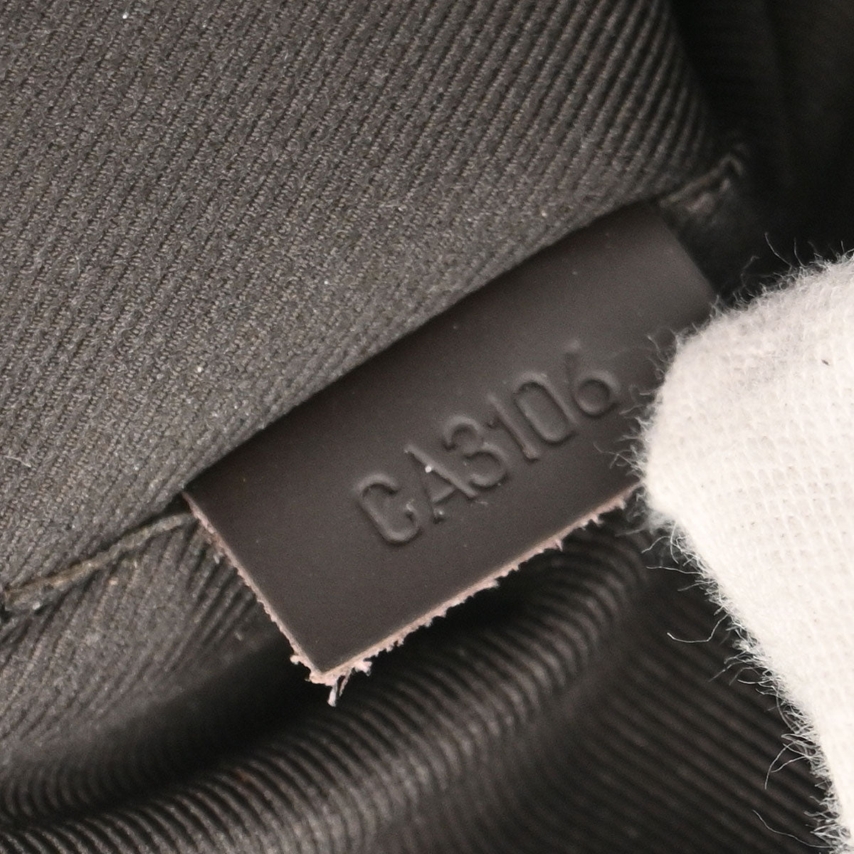 Louis Vuitton Damier District PM Shoulder Bag N41031