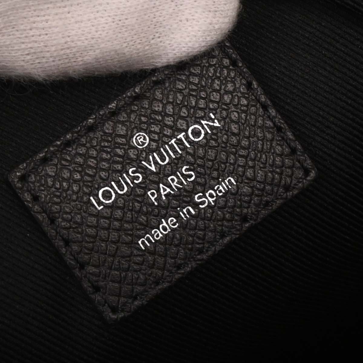 Louis Vuitton Black Taiga Anton Pochette Shoulder Bag M34416