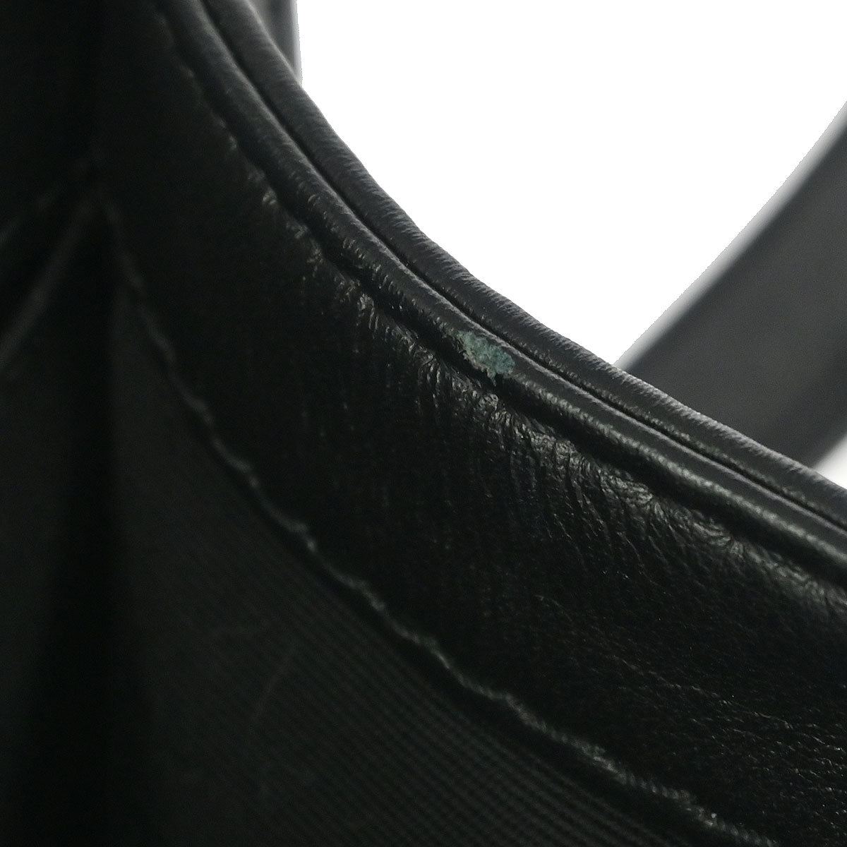 Boy Chanel Black Calfskin Chevron Medium Shoulder Bag