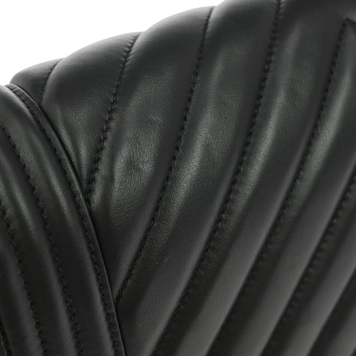 Boy Chanel Black Lambskin Chevron Medium Shoulder Bag