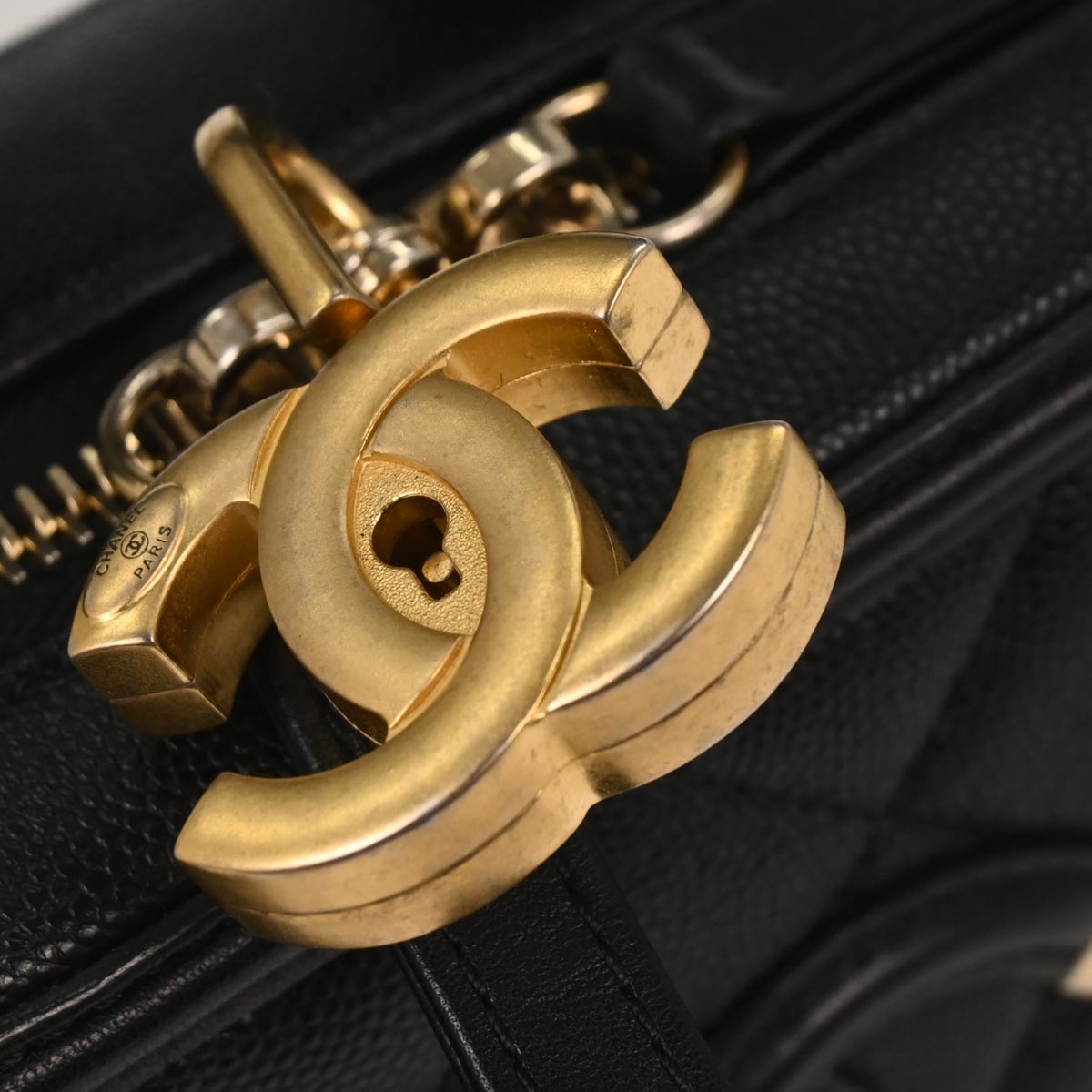 Chanel 2018 Black Caviar Filigree 2way Shoulder Vanity Handbag