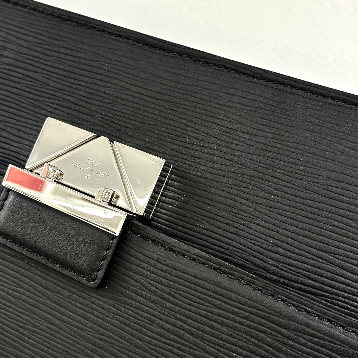 Louis Vuitton 2017 Black Epi Pochette Thames Clutch Bag M42742