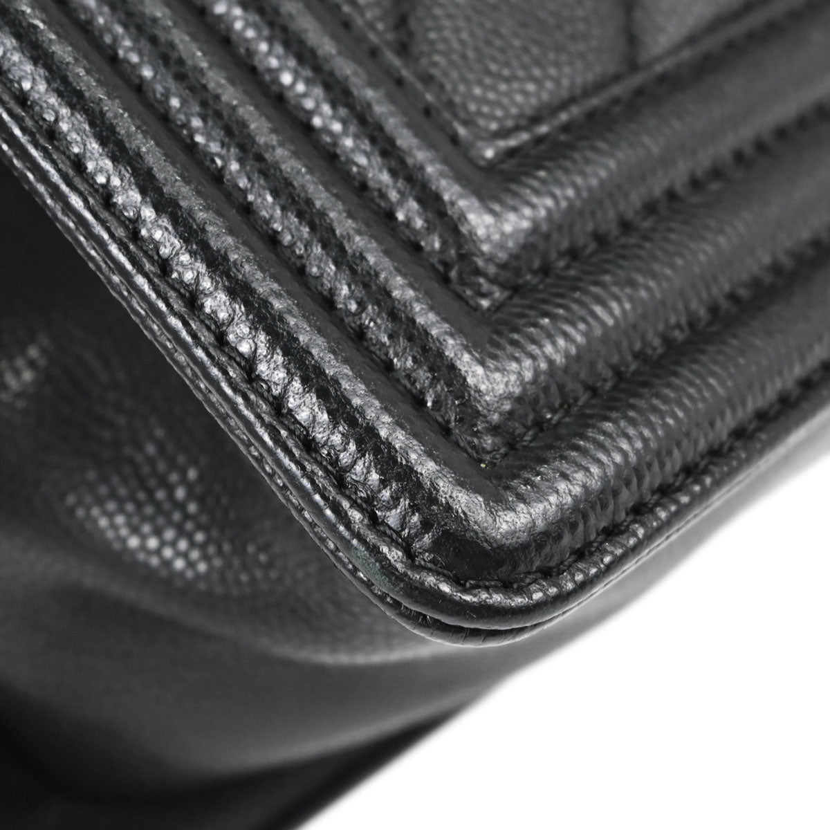 Boy Chanel 2017-2018 Black Caviar Skin Chevron Medium Shoulder Bag