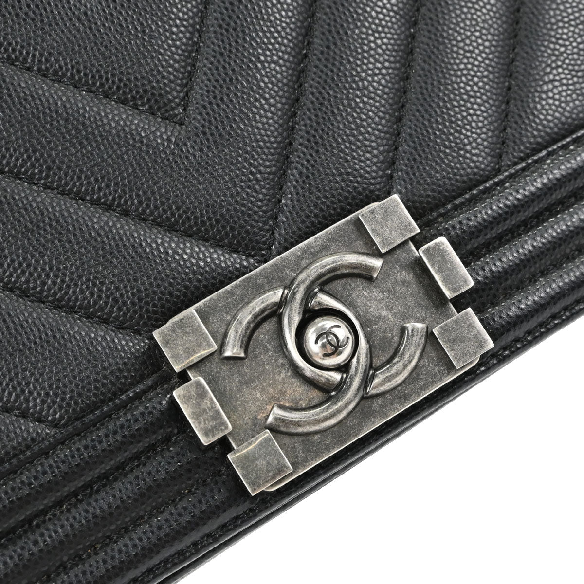Boy Chanel 2017-2018 Black Caviar Skin Chevron Medium Shoulder Bag