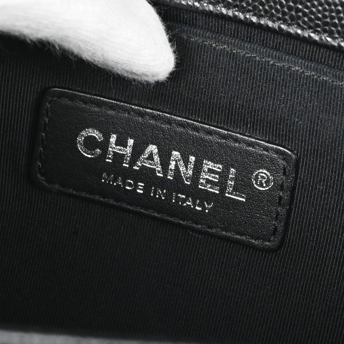 Boy Chanel 2017-2018 Black Caviar Skin Chevron Medium Shoulder Bag